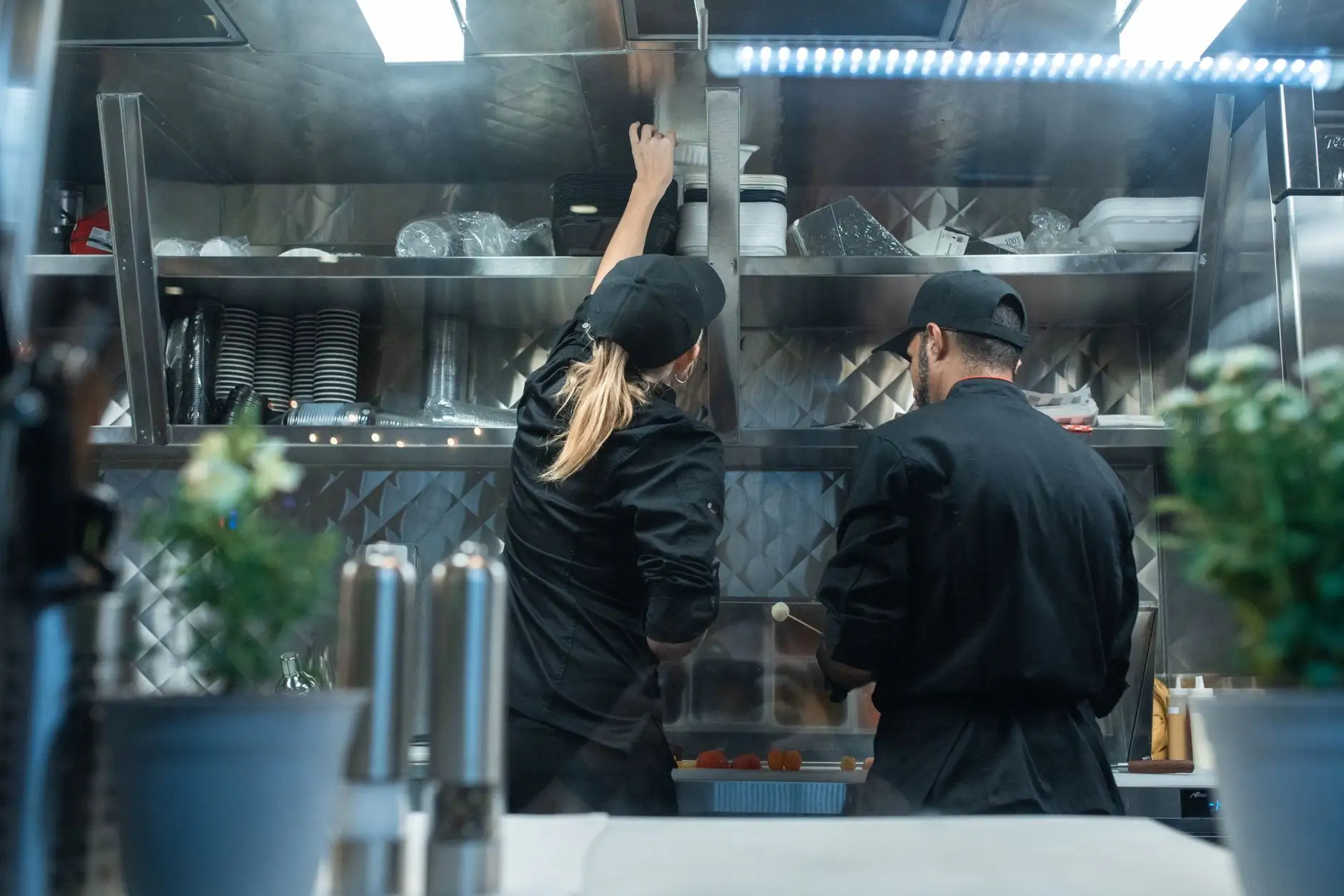 北京职业装定制指南:餐饮企业工装与厨师服选购要点正文配图 1