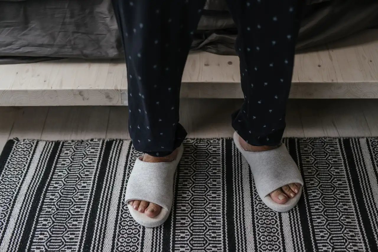 北京企业工装选购指南:厨师服与服务员服面料对比解析